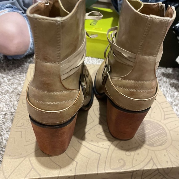 Booties - Picture 4 of 4